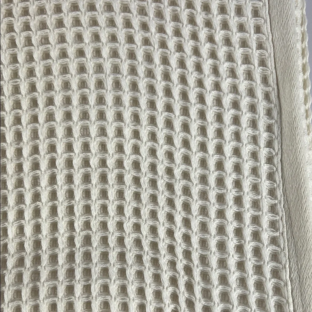 Hotel Balfour Bath Towel Set Off White Lightweight Waffle Texture Set of 2 NEW